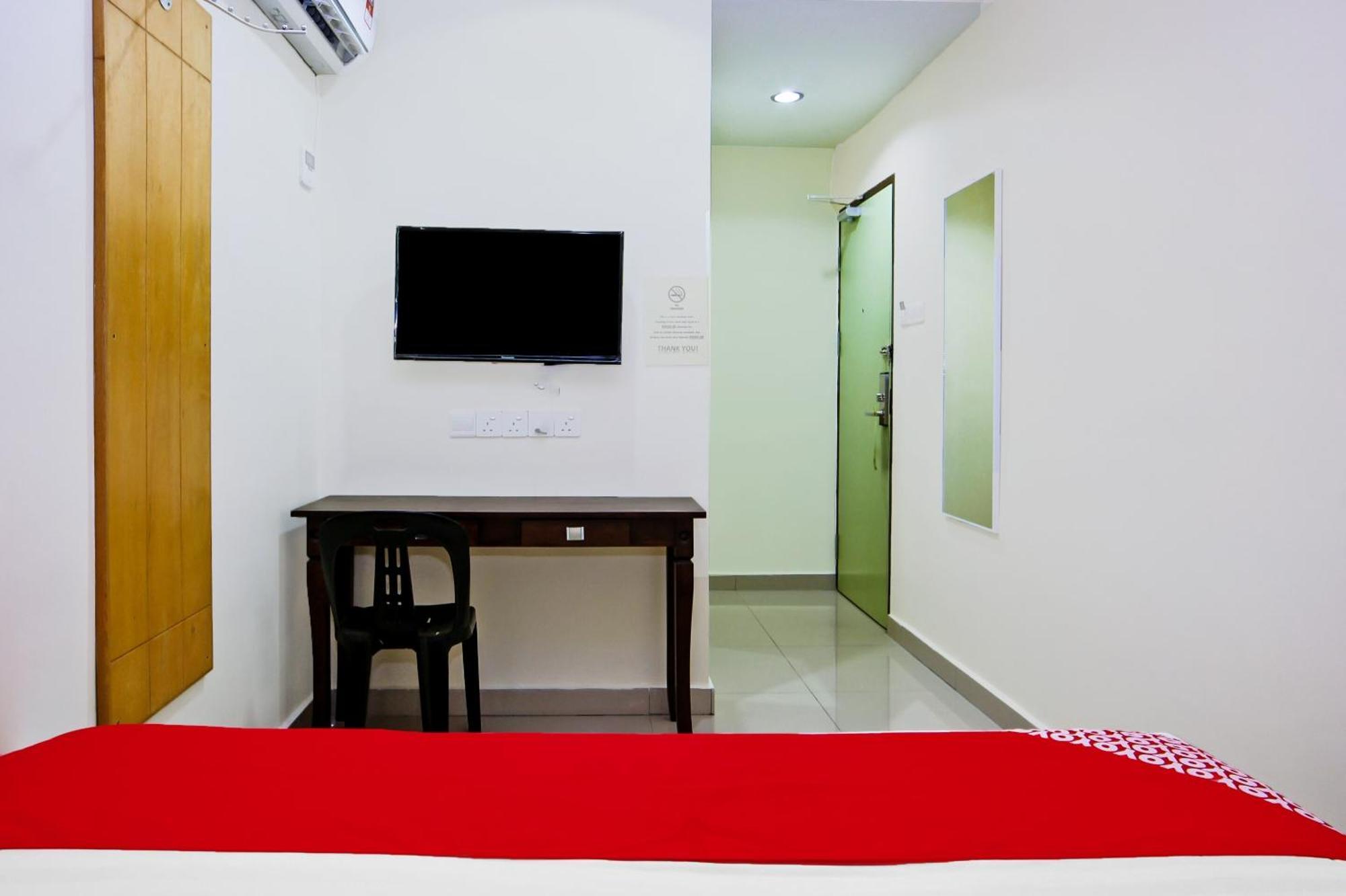 Oyo 44054 Holiday Mansion Inn Sibu Buitenkant foto