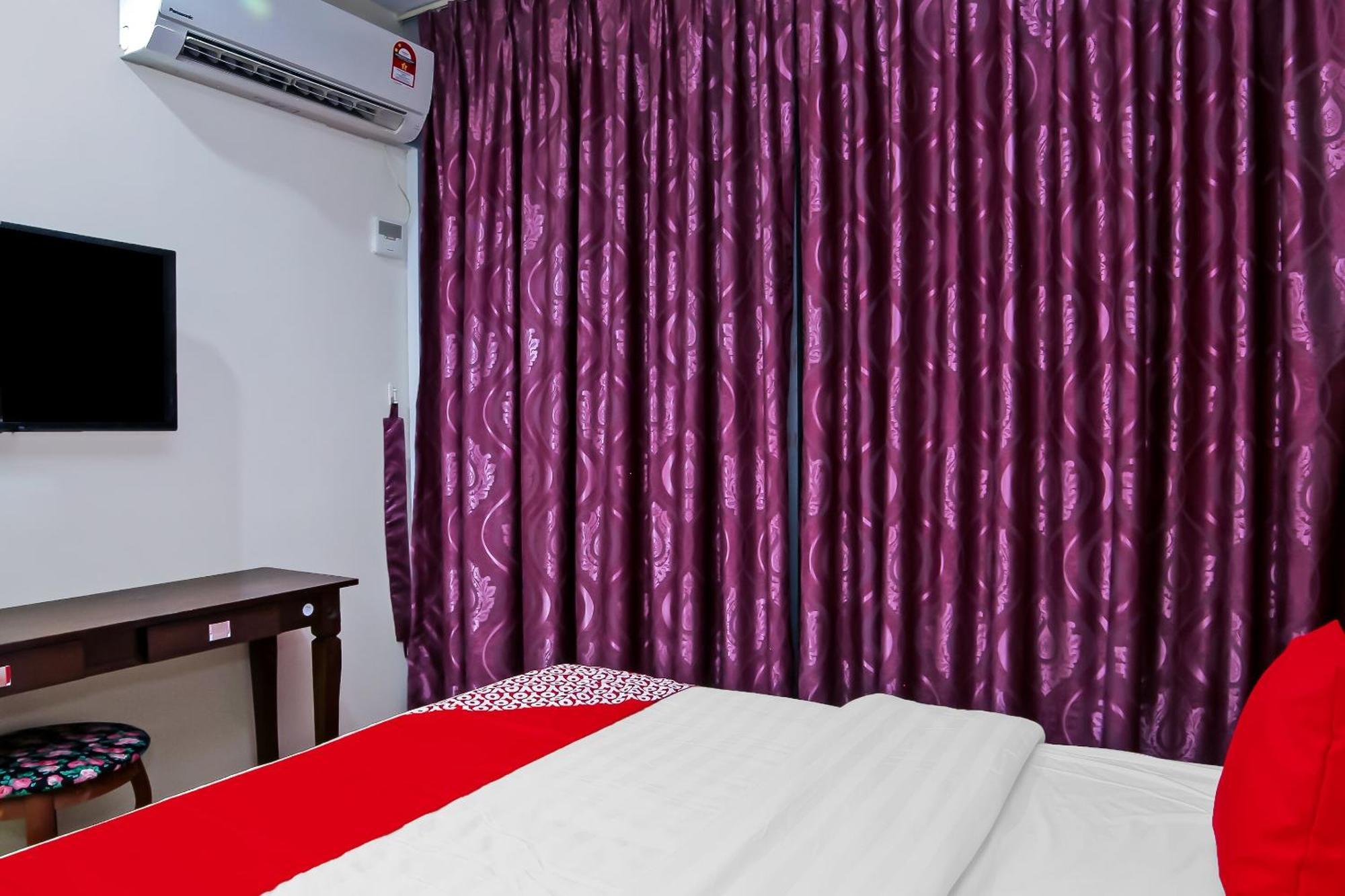 Oyo 44054 Holiday Mansion Inn Sibu Buitenkant foto