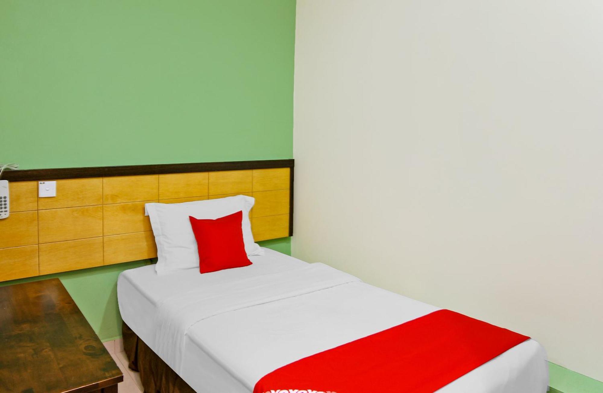 Oyo 44054 Holiday Mansion Inn Sibu Buitenkant foto