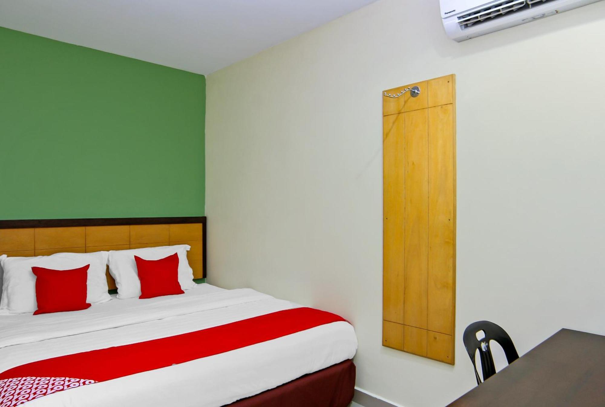 Oyo 44054 Holiday Mansion Inn Sibu Buitenkant foto